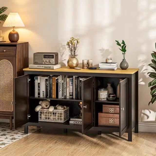 Buffet con 3 ante e 2 ripiani regolabili, piano in effetto legno chiaro (solo mobile contenitore)
