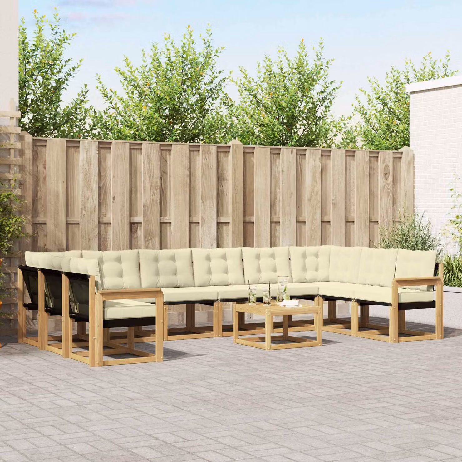 Set di divani da esterno vidaXL a forma di U composto da 11 pezzi in legno di acacia con cuscini bianchi e beige