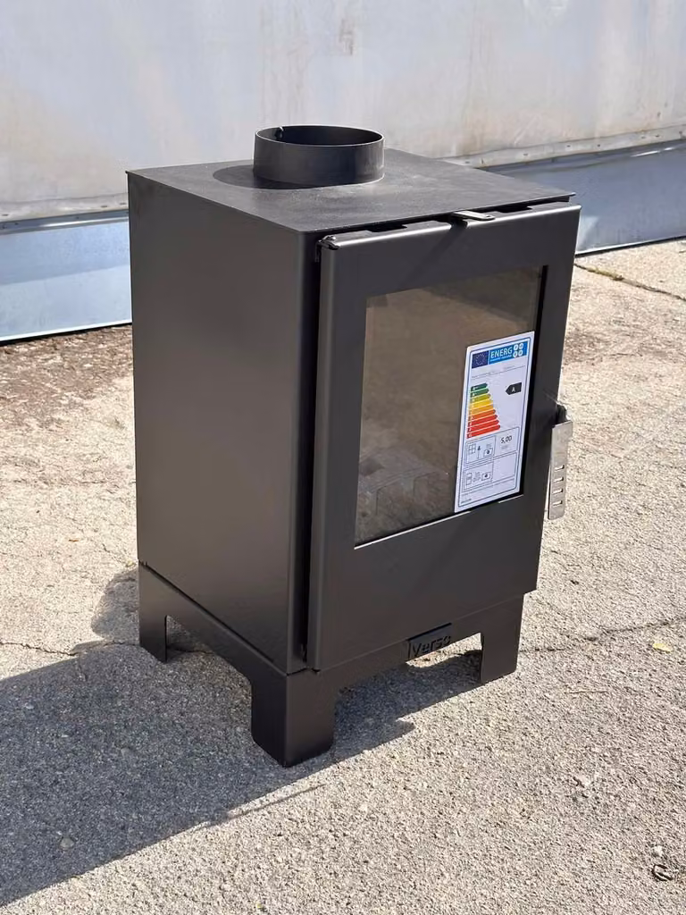 Stufa a legna Verso 2L - 5 kW | Compatta, efficiente e facile da installare
