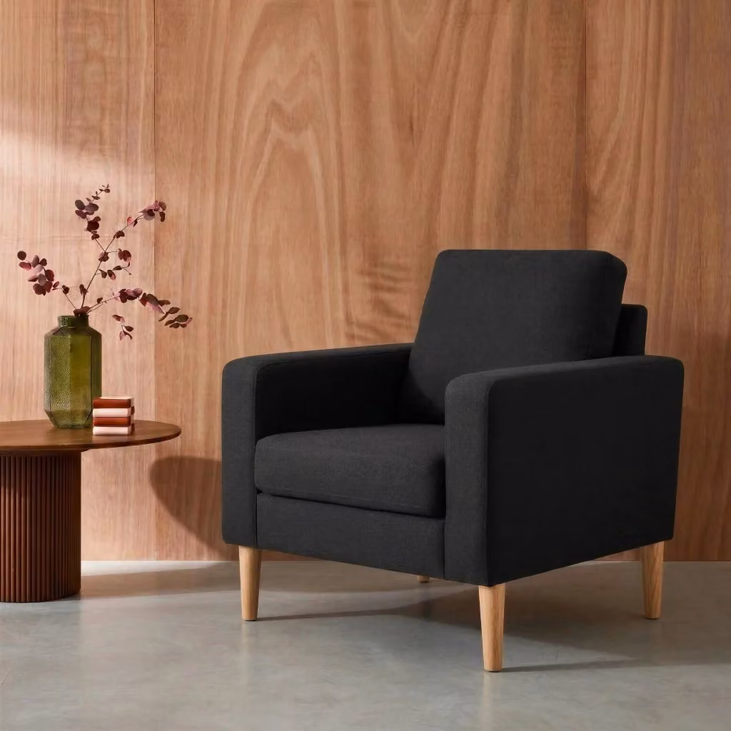 Poltrona scandinava Sweeek in legno e tessuto grigio con braccioli – 2