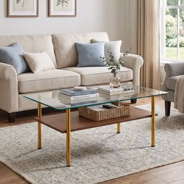 Tavolino da Salotto Moderno con Piano in Vetro e Ripiano MDF, Design Lusso, Struttura Metallo Dorato, Rettangolare Effetto Legno H45xL98xP58 cm