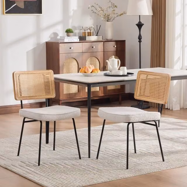 Set di 2 sedie da pranzo MINIMAL in velluto chenille color avorio con schienale in legno massello, gambe in metallo ed effetto rattan