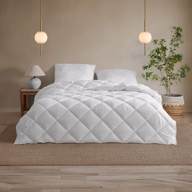 Coperta estiva di 220 x 240 cm, realizzata in microfibra traspirante e ipoallergenica