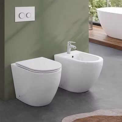 Sanitari filomuro Flan con scarico traslato e copriwater soft-close in ceramica bianca L/P/H: 55,5 x 42 x 35,5 cm