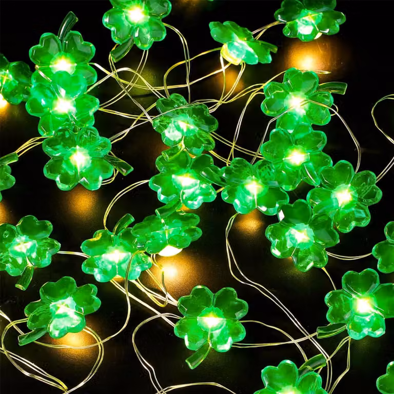 Catena luminosa a LED a forma di trifoglio, lunghezza 3 metri, 30 LED, alimentazione a batteria, colore verde