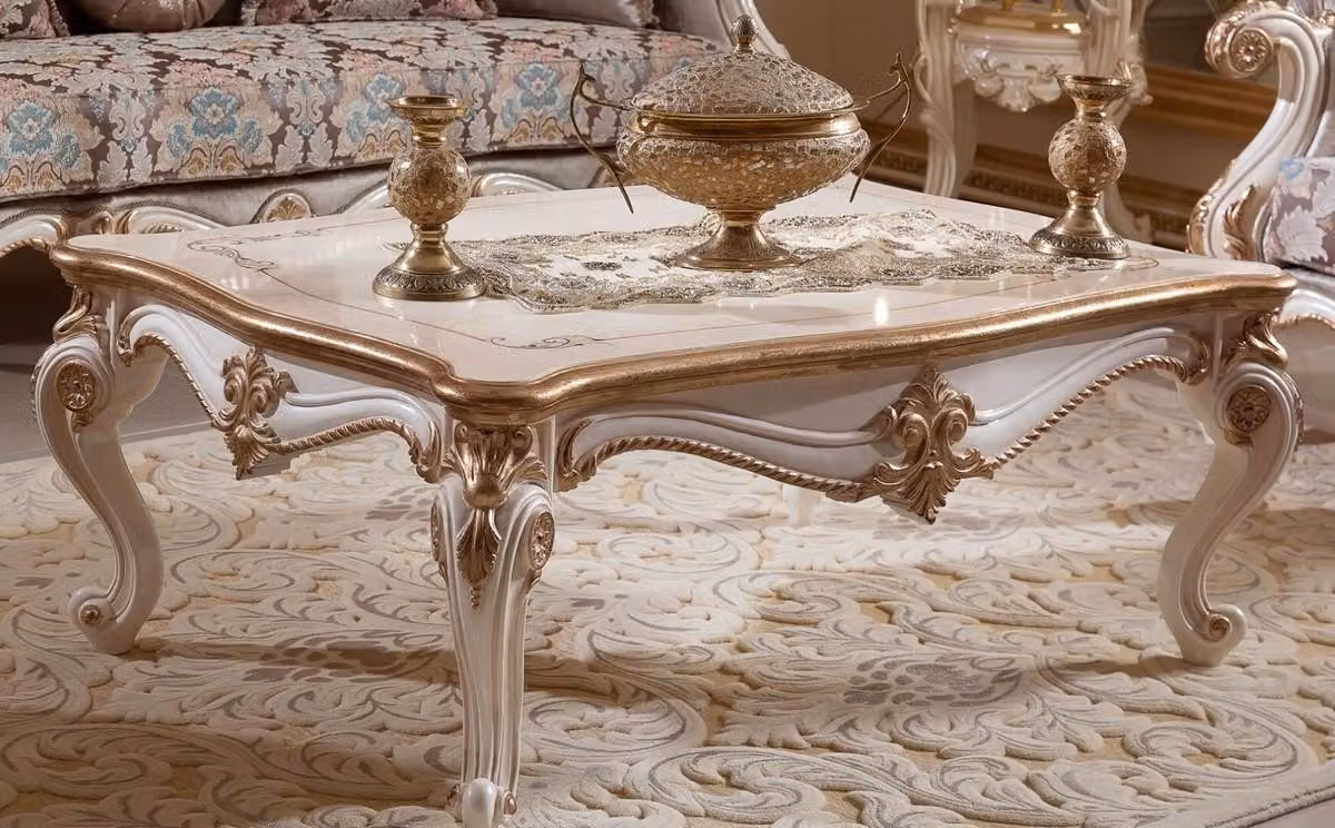 Casa Padrino tavolino barocco bianco / beige / oro - Sontuoso tavolo da salotto in stile barocco - Mobili da salotto in stile barocco - Mobili barocchi - Arredamento da salotto barocco