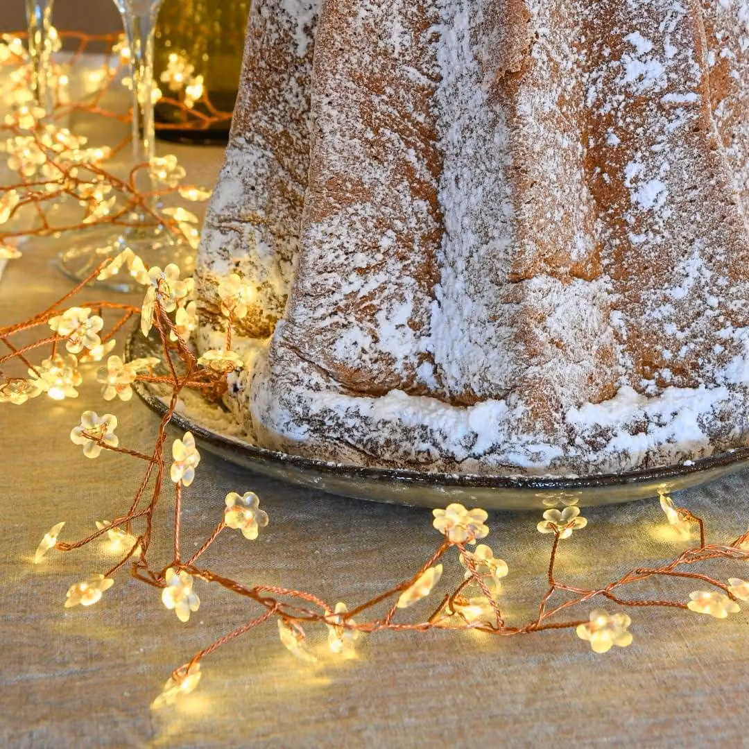 Catena luminosa a forma di fiori, 2 metri, 160 LED bianco caldo, timer a 6 ore, grado di protezione IP20