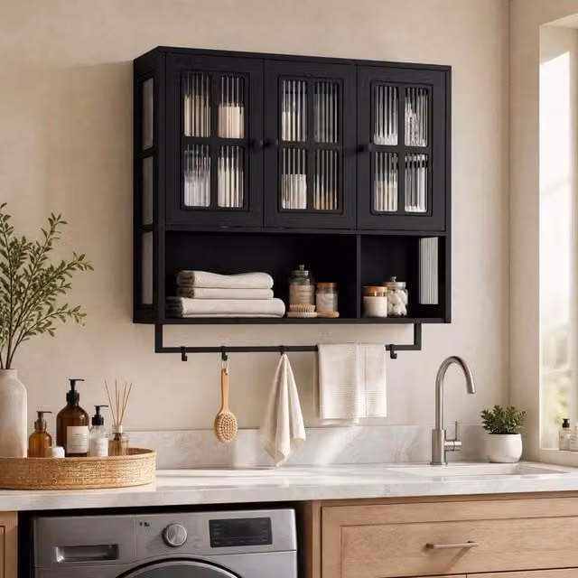 Mobile pensile da bagno MODFU con 3 ante in vetro scanalato e portasciugamani, nero opaco, L: 88 cm, P: 26 cm, H: 82,5 cm – 1