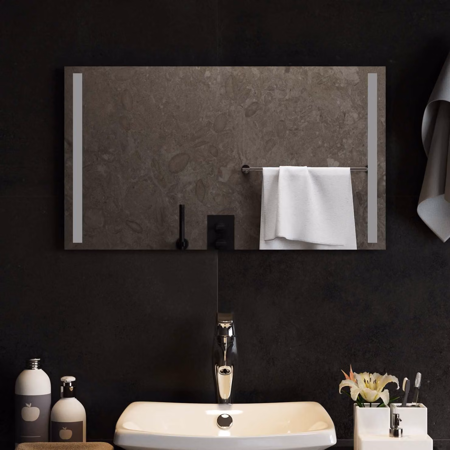 Specchio da bagno moderno vidaXL con illuminazione LED in vetro temperato, L 70 cm x P 40 cm