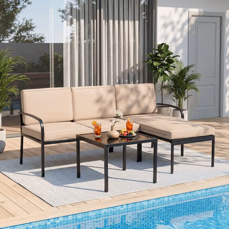 Set salotto da giardino modulare Costway a 3 posti con chaise longue e tavolino, struttura in metallo e cuscini imbottiti beige e arancione per esterno