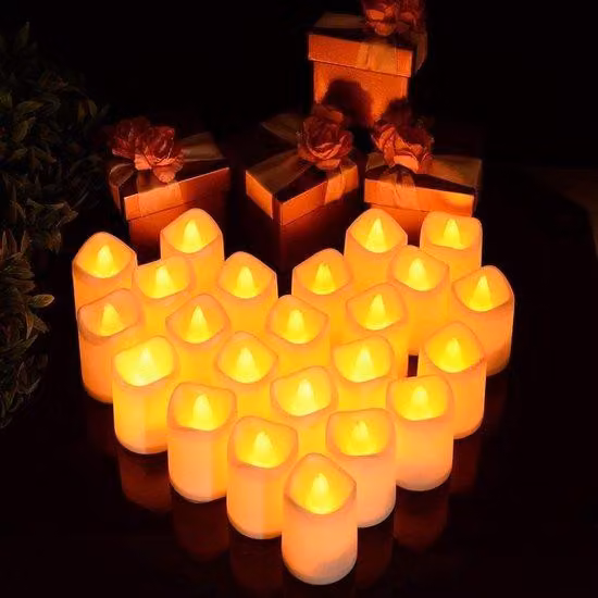 Candele elettriche natalizie e da festa, 24 candele a LED a forma di cono, senza fiamma, tremolanti, classe energetica F, alimentate a batterie, per uso interno ed esterno, ideali per feste e decorazioni.