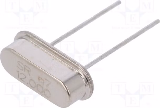 2 x Risonatore: Cristallo a montaggio su piastra (THT) da 20 pF, modello HC49-S, tolleranza di ±30 ppm, frequenza di 12 MHz, dimensioni 11,05 x 3,5 x 4,7 mm, codice prodotto 12M-49S-SR