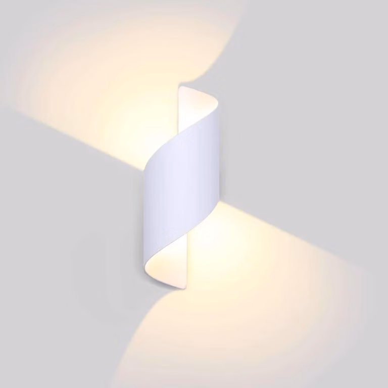 Lampada da parete a LED, 12W, grado di protezione IP66, luce bianco caldo, alluminio
