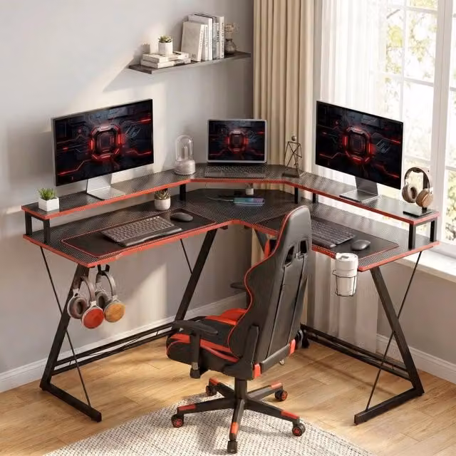 Scrivania gaming angolare a L WISHDOR nera con supporto monitor e prese di corrente, 128 x 128 cm – 1