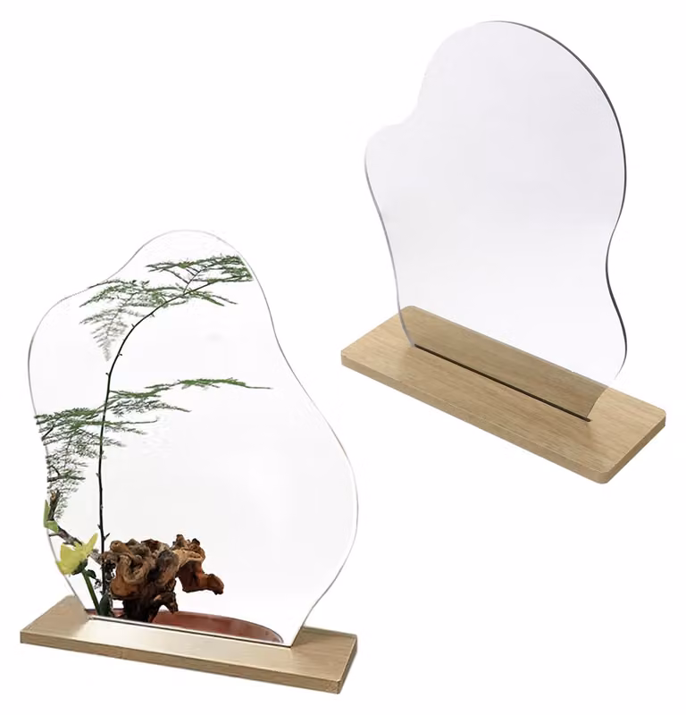 2 specchi da tavolo in acrilico, forma irregolare, con base in legno, dimensioni 24x20 cm e 23,3x19 cm