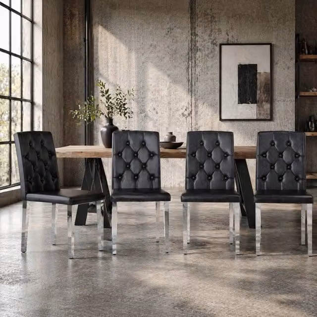 Set di 4 sedie da pranzo MODFU nere in ecopelle con schienale trapuntato geometrico e gambe in metallo argento lucido