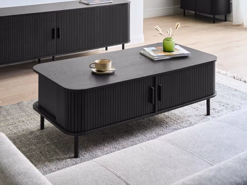 Tavolino da caffè rettangolare BELIANI in stile retro con porta scorrevole e gambe in metallo, Nero, L: 120 cm, P: 60 cm, H: 41 cm – 2