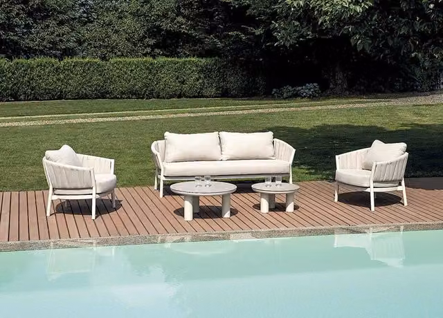 Salotto da esterno Greenwood Port Grimaud in alluminio con cuscini bianchi e grigi