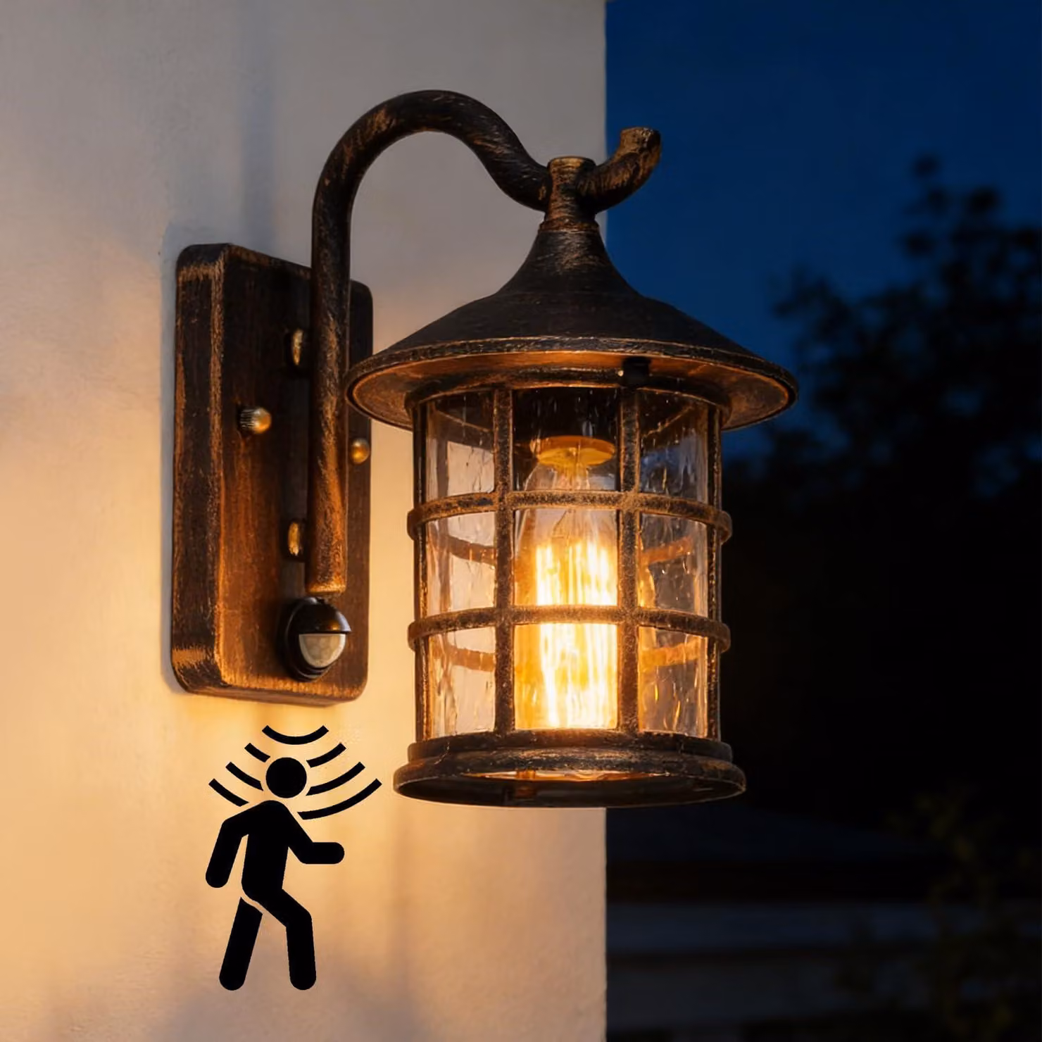 Lampada da parete esterna con sensore di movimento, attacco E27, realizzata in alluminio e vetro, resistente all'acqua