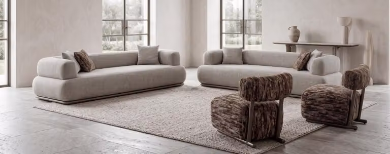 Set di mobili eleganti color beige, composto da un divano a quattro posti, un divano a tre posti e due poltrone