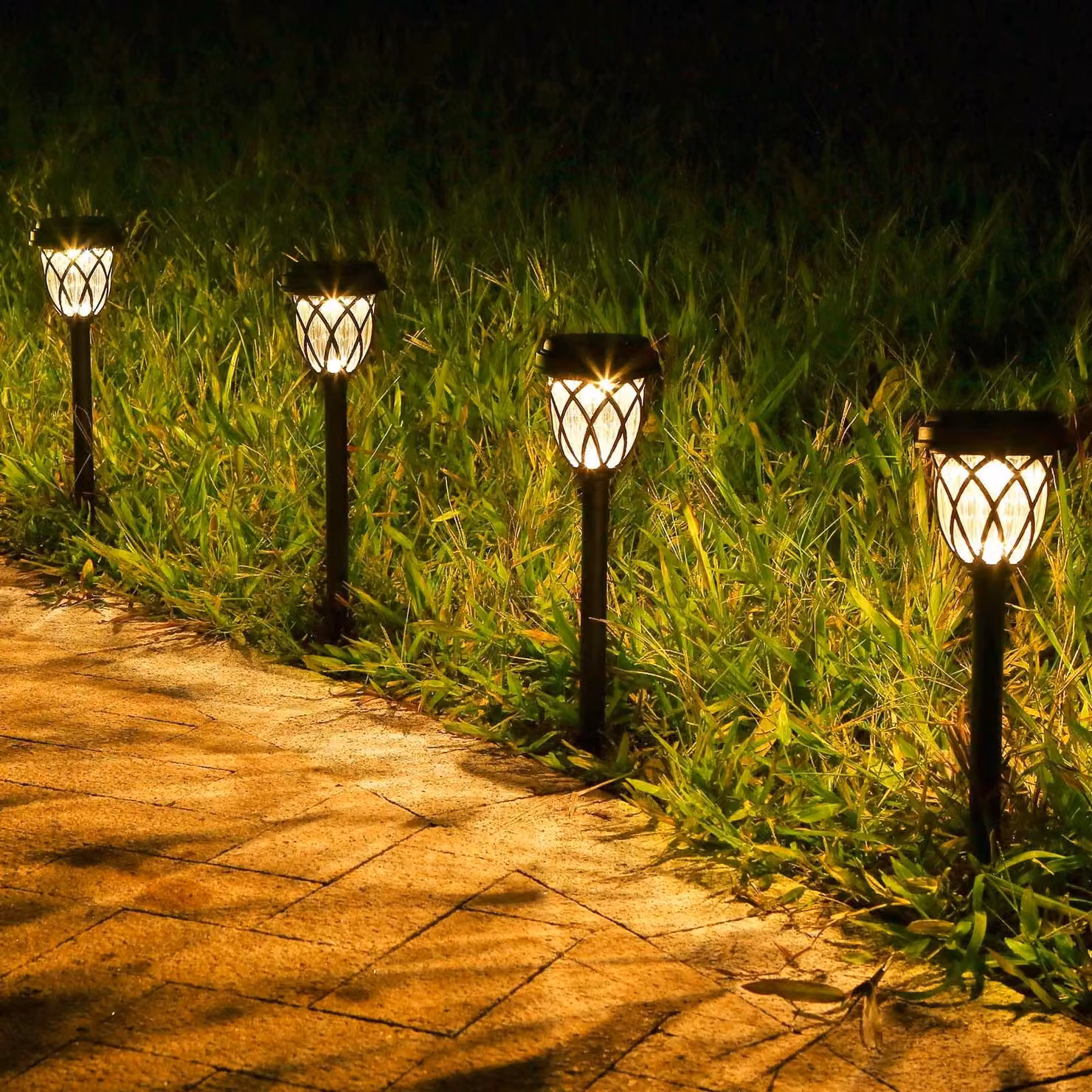 Set di 6 luci solari, grado di protezione IP44, luce bianco caldo, per giardino e terrazza