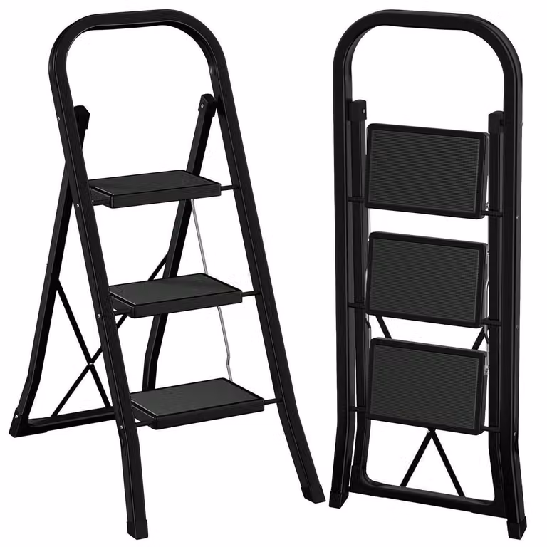 Scala a tre gradini, con portata massima di 150 kg, colore nero