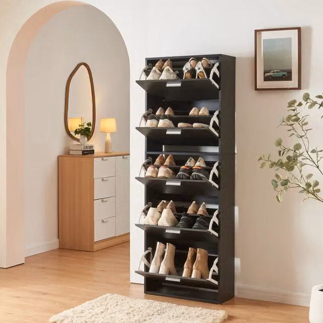 Scarpiera Sykkylven en.casa con 5 contenitori ribaltabili, nera, sospesa a parete, L: 60 cm, H: 169 cm, P: 24 cm