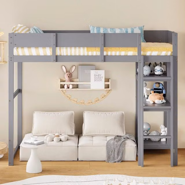Letto a soppalco 90x200 cm con scaffale integrato; rete a 15 doghe e struttura in pino massello; grigio