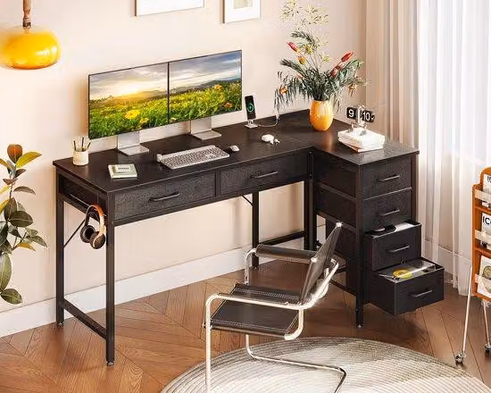 Ibenzoa® Scrivania angolare a forma di L, 126 x 80 cm, nera – 6 cassetti imbottiti, 2 prese di corrente e 2 USB, struttura in metallo, piano del tavolo resistente ai graffi e idrorepellente, spazio libero per le gambe di 96 cm