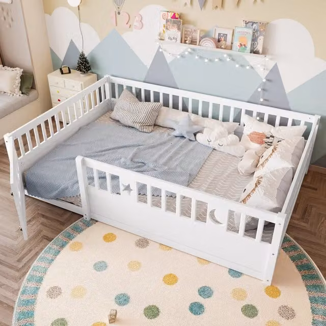 Letto per bambini OKWISH in legno di pino bianco con barriere di sicurezza, stile scandinavo, L: 190 cm, P: 140 cm, H: 55 cm