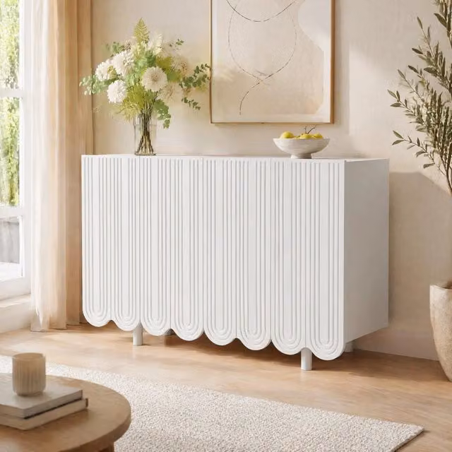 Sideboard bianco in MDF con incisioni a goccia, 120x80,8x37,5 cm, 4 ante con cerniere ammortizzate