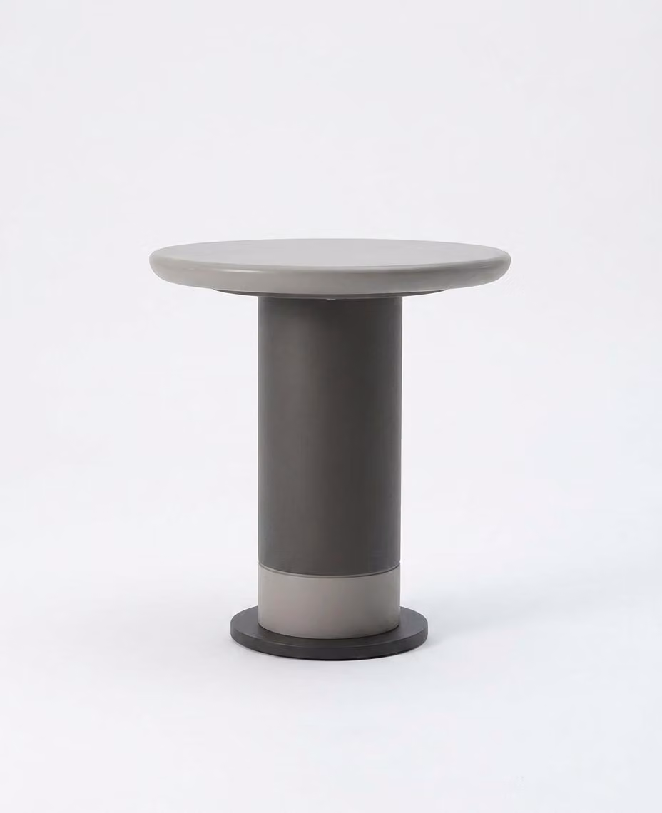 Tavolino ausiliario, pratico, dallo stile moderno ed elegante, di alta qualità e confortevole