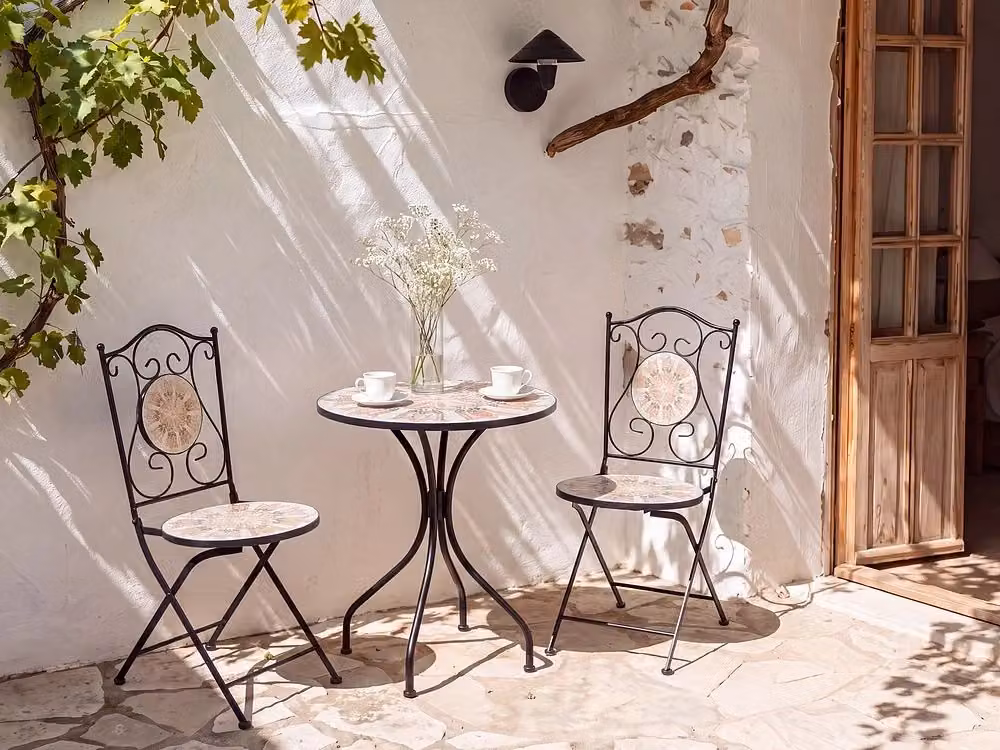 Set da Bistrot Beliani per Giardino e Balcone in Acciaio con Mosaico in Ceramica Multicolore Stile Retrò, Tavolo Quadrato e 2 Sedie Pieghevoli – 2