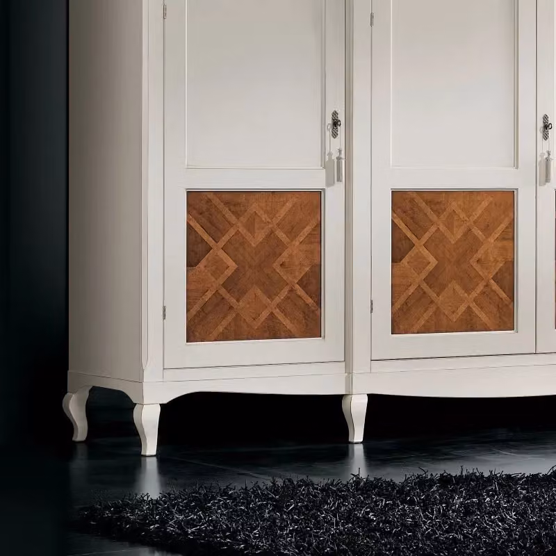 Armadio classico a 4 ante in legno bicolore bianco e marrone con dettagli intarsiati Mobili 2G L/P/H: 286 x 65 x 255 cm – 2