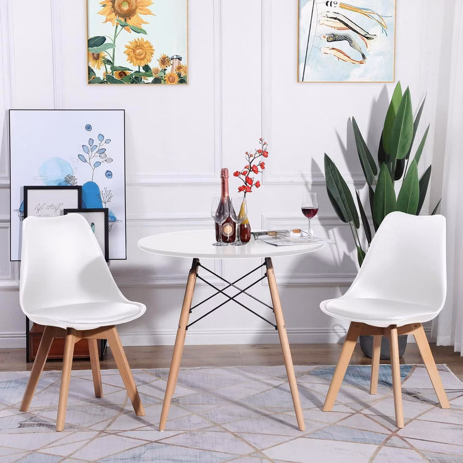 Tavolo rotondo con 2 sedie, colore bianco, materiali: MDF/legno massello di faggio, rivestimento in ecopelle PP/PU. Dimensioni: 80x80x74 cm