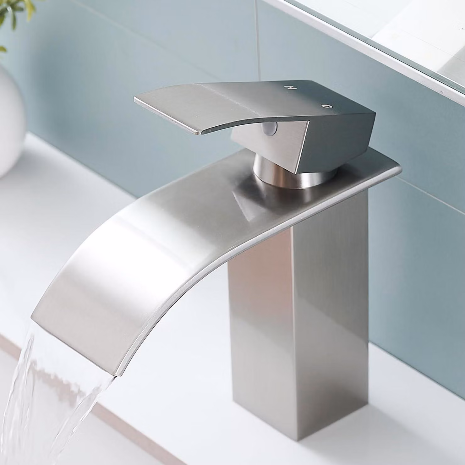 Miscelatore monocomando per lavabo, modello "waterfall", in acciaio inossidabile, con altezza del getto di 60 mm