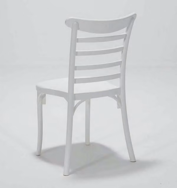 Weißer Stuhl mit Rückenlehne für Esszimmer & Terrasse