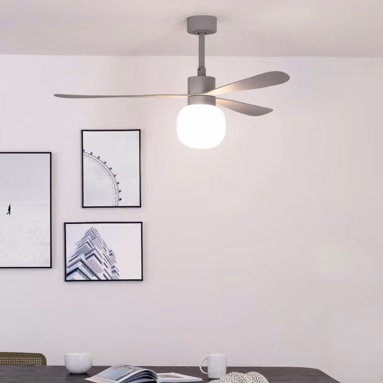FARO BARCELONA Ventilatore da soffitto LED Amelia Ball L, grigio, CC, silenzioso, 132 cm Ball, dimmerabile, Alluminio / Grigio / Zincato, Soggiorno / Sala da pranzo, Plastica, Moderno