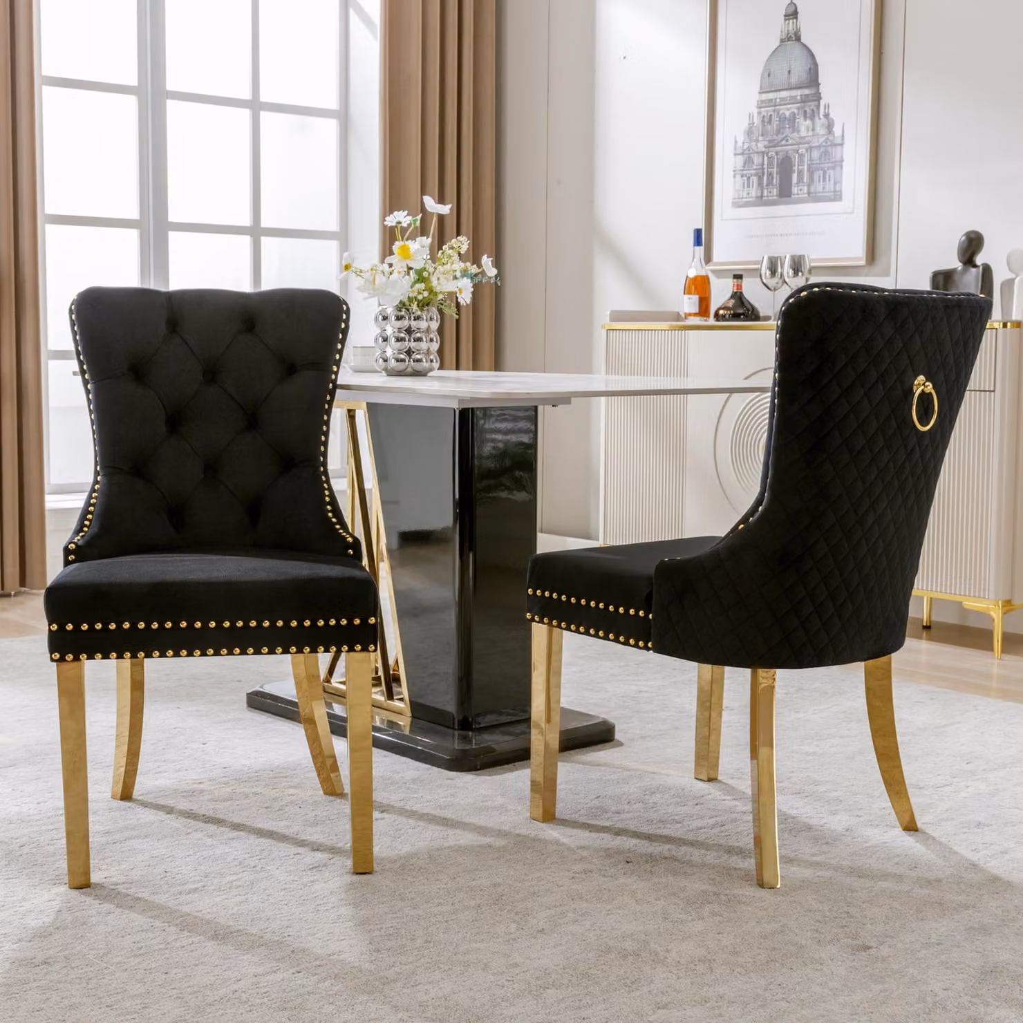 Sedia da pranzo Fortuna Lai (sedia da cucina/soggiorno con esclusivi anelli rotondi sul retro, 2 pezzi), sedia imbottita con rivestimento con borchie, gambe di supporto in acciaio inossidabile dorato, velluto, nero/oro