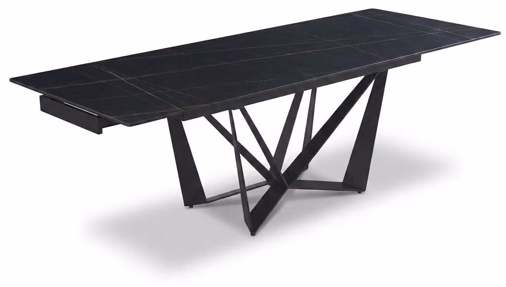 Tavolo da pranzo nero dal design elegante. Tavolo da cucina esclusivo. Tavolo raffinato