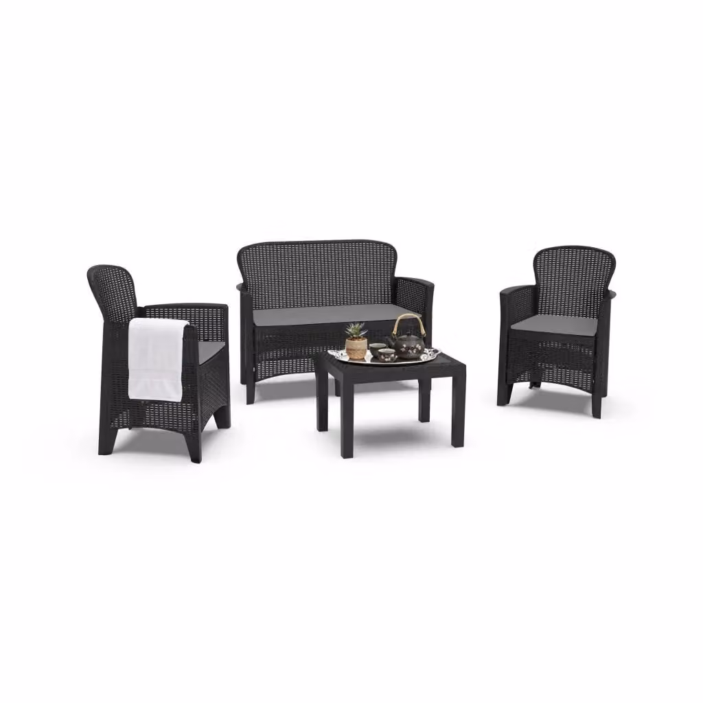 Set da giardino Debora DMORA con 2 poltrone, 1 divano e 1 tavolino in effetto rattan con cuscini, colore antracite – 2