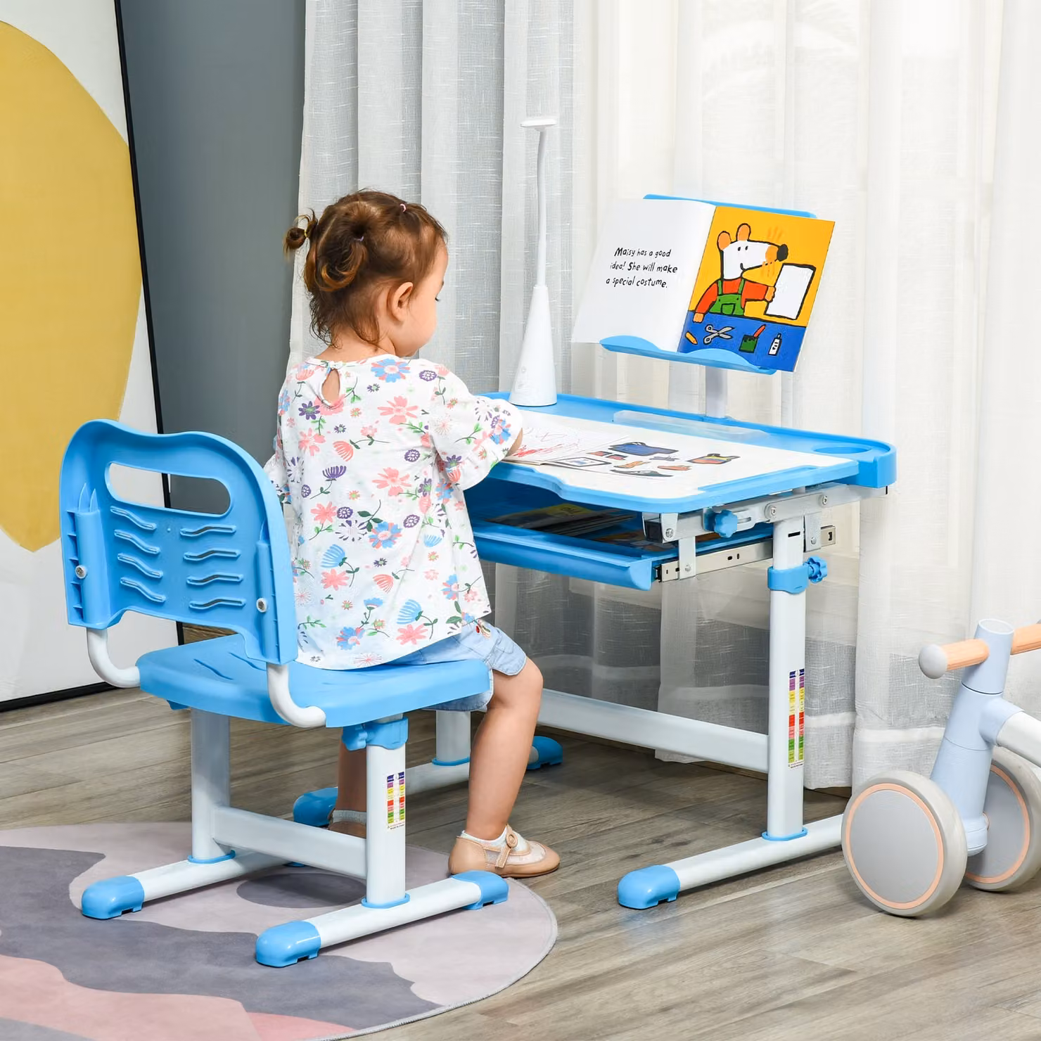 Scrivania per bambini HOMCOM con sedia regolabile e lampada LED, piano inclinabile a 45 gradi, colore blu – 2