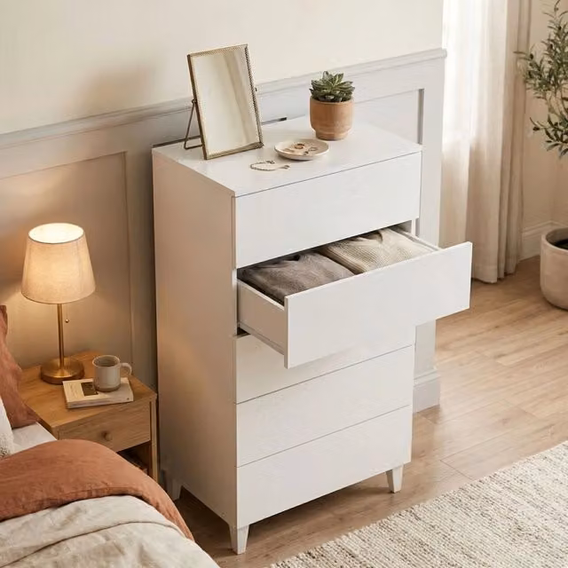 Cassettiera Aaron DMORA, Settimanale moderno a 5 cassetti per camera da letto, Bianco, L: 61 cm, P: 40 cm, H: 117 cm