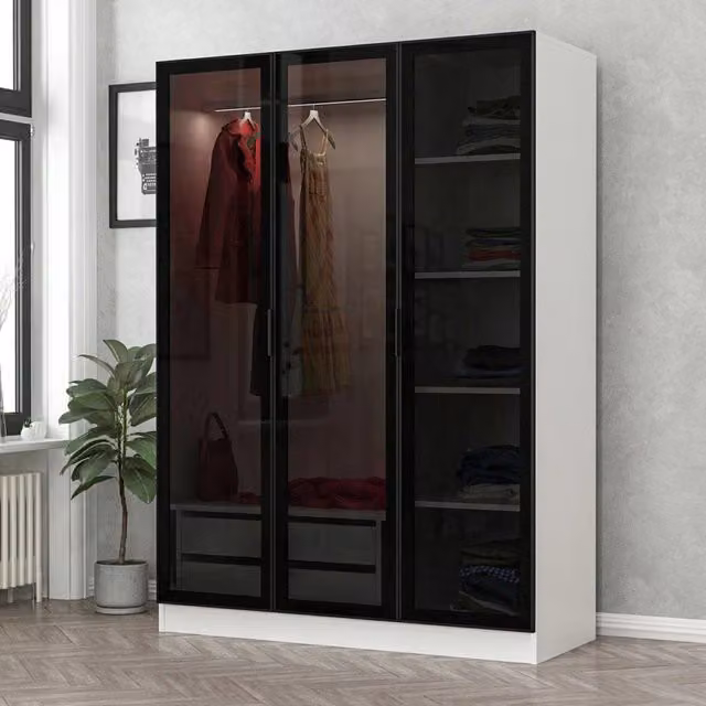 Armadio da camera da letto moderno DMORA con ante a battente, interno con appendiabiti e ripiani, Bianco e Nero, H: 210 cm, L: 135 cm, P: 52 cm – 1