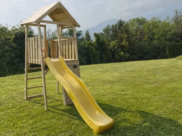 Casetta gioco Kicca Losa in legno marrone con scivolo L/P/H: 270 x 110 x 280 cm