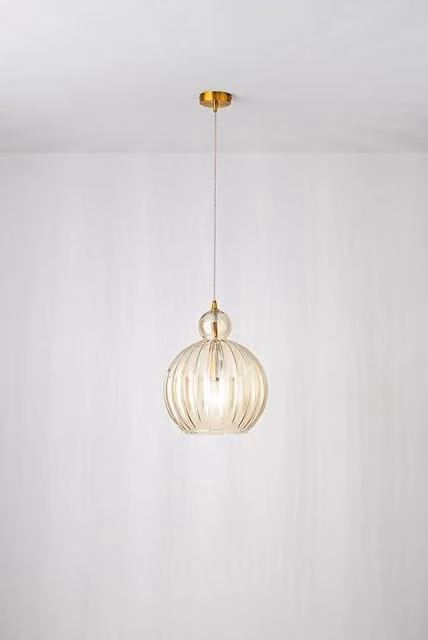 Lampada a Sospensione Perenz in Vetro Plissettato Cognac e Ottone Brunito, Struttura in Metallo e Alluminio, Attacco E27, D: 32 cm, H: 191 cm