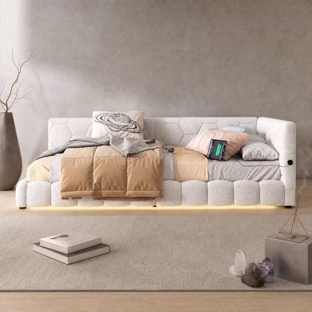 Daybed moderno in tessuto bianco con illuminazione LED sottostante e porte di ricarica USB e Type-C, L/P/H: 200 x 90 x 101 cm