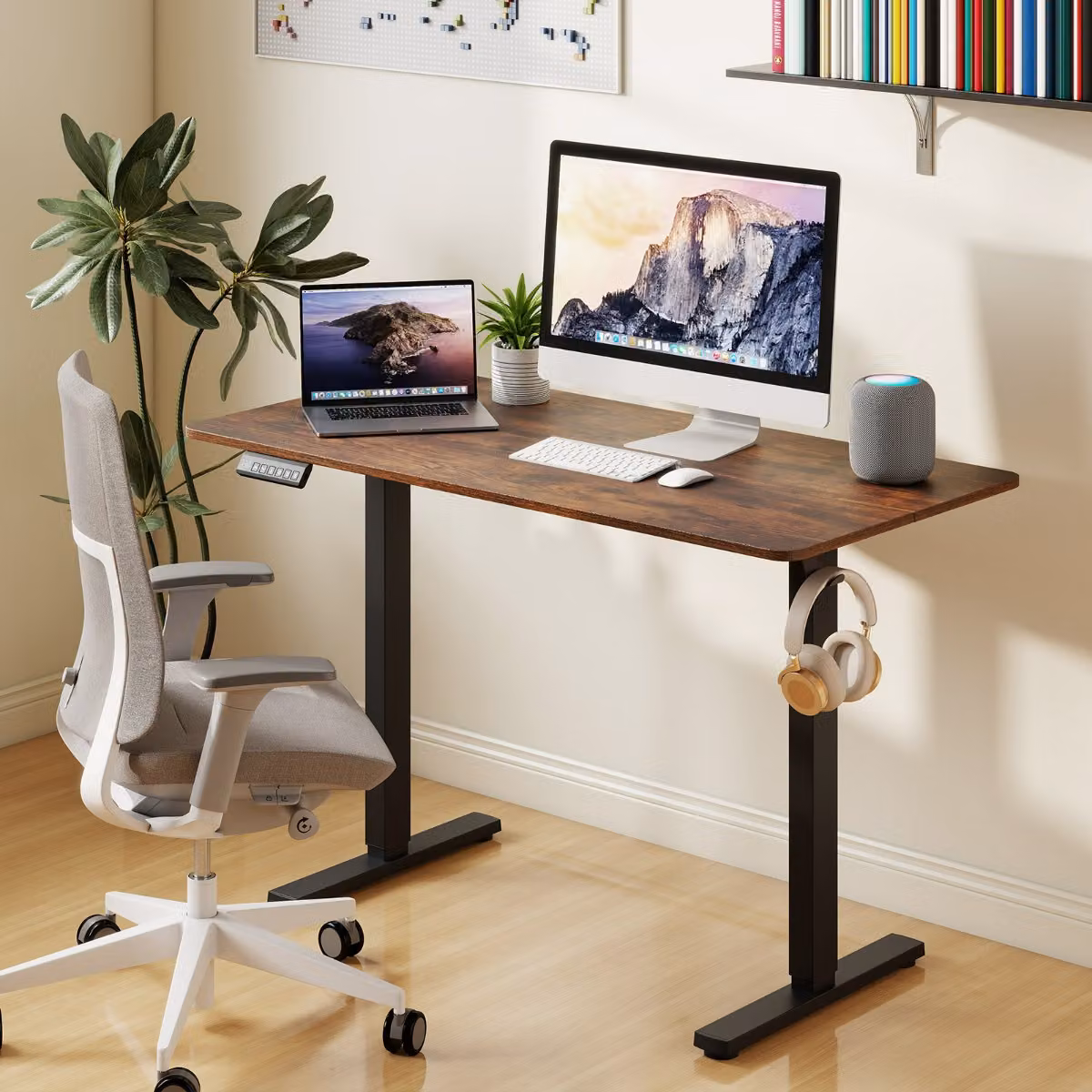Scrivania elettrica ergonomica Costway regolabile in altezza con motore elettrico e finitura marrone opaca per home office