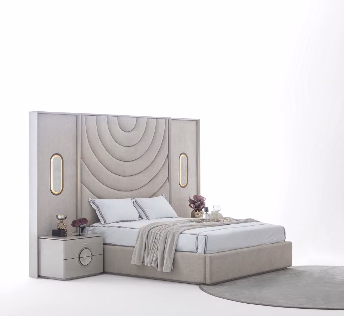 Set per camera da letto moderno, beige, elegante, con letto imbottito e comodini