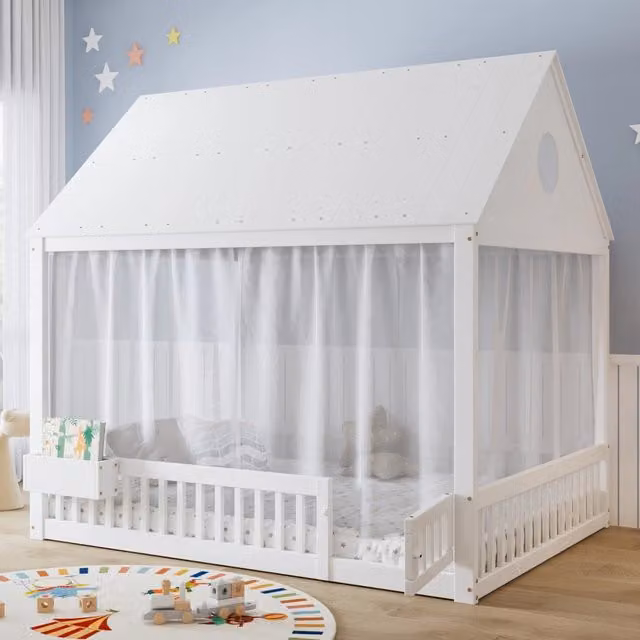 Letto singolo 140x200 cm con dettagli finestra e tetto; vano portaoggetti in legno e MDF bianco